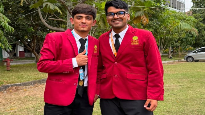 Tehzeb Ul Hassan (Pakistan) dan Naveed Mahbub (Bangladesh)