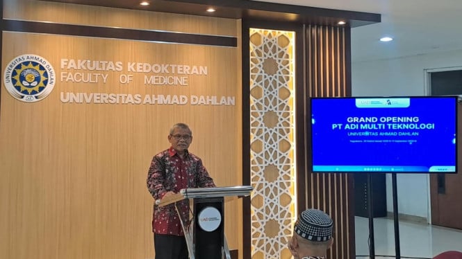 Rektor Universitas Ahmad Dahlan Prof Dr Muchlas, M.T