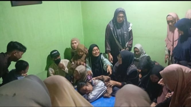 Pergi Cari Nafkah, Pulang Jadi Jenazah, Pilu Istri Mashudi Korban KM Virgo
