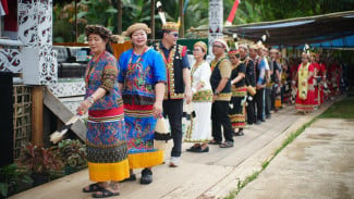 Bupati dan Wakil Bupati Mahulu Dapat Nama Kehormatan Adat, Simbol Doa untuk Kesejahteraan dan Kedamaian