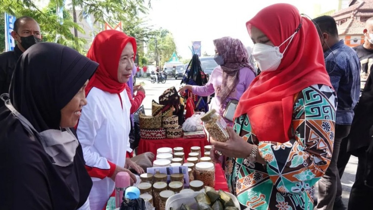 Walikota Bandarlampung Eva Dwiana bersama Pelaku UMKM