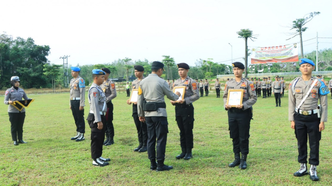 Upacara Pemberhentian Tidak Dengan Hormat (PTDH)
