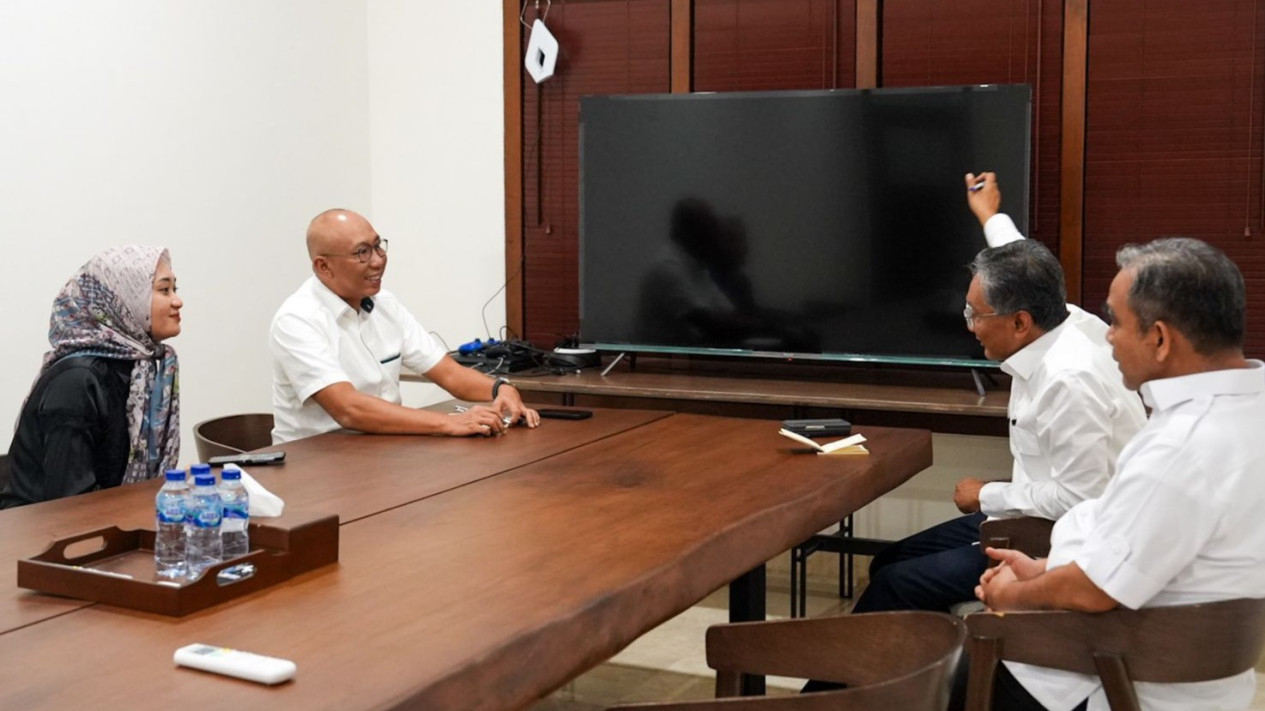 Mirzani - Jihan bertemu Menteri PUPR, Dody Hanggodo, di Jakarta.