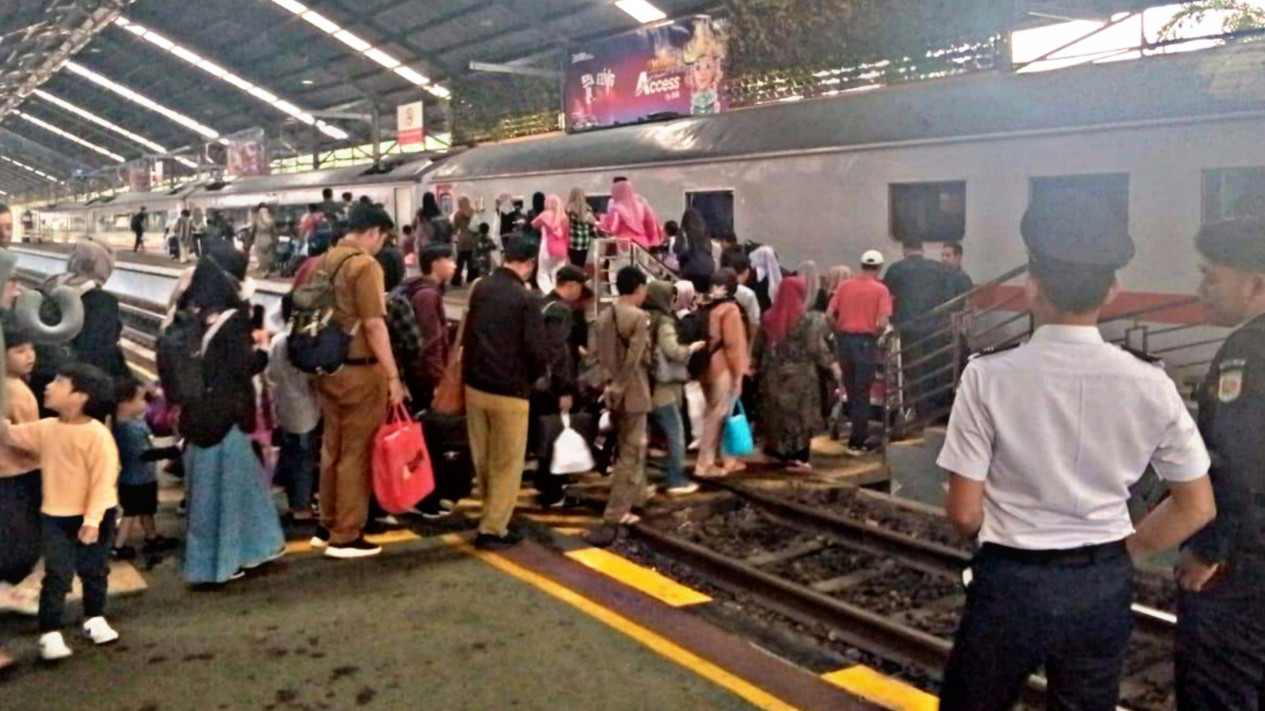 Suasana di Stasiun Tanjungkarang