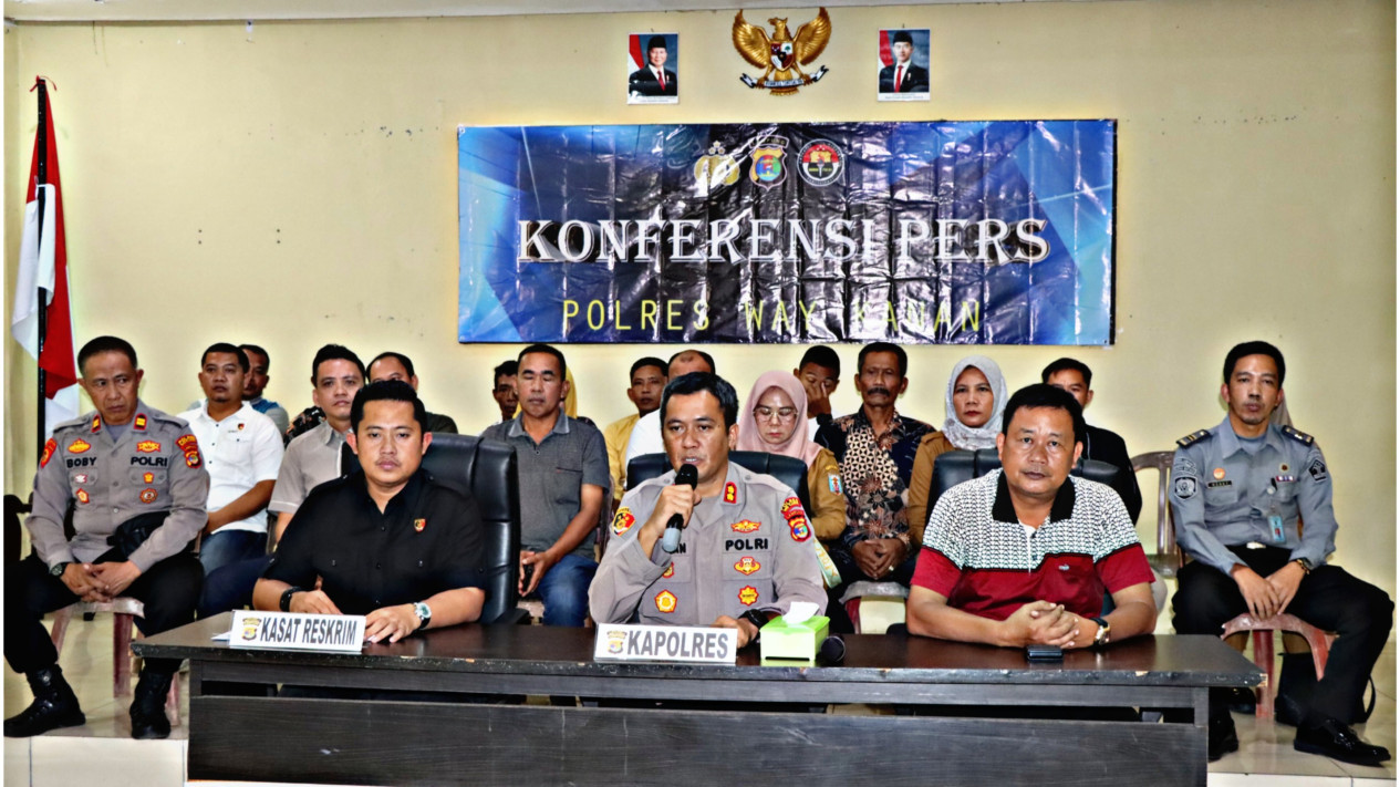 Konferensi pers Polres Way Kanan