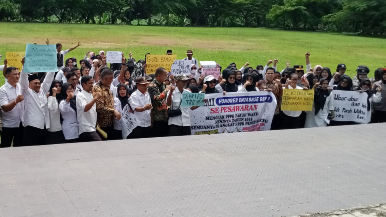 Aksi di Kantor Pemkab Pesawaran