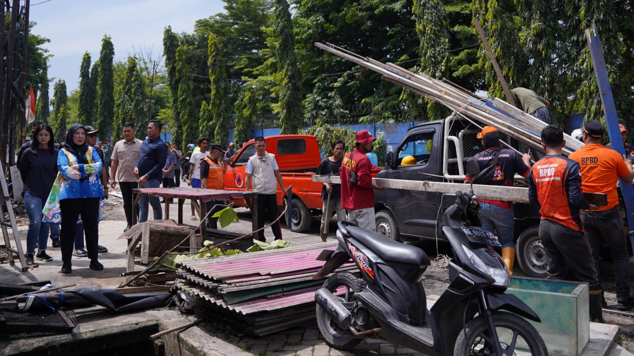 Pembongkaran drainase di Jalan Yos Sudarso