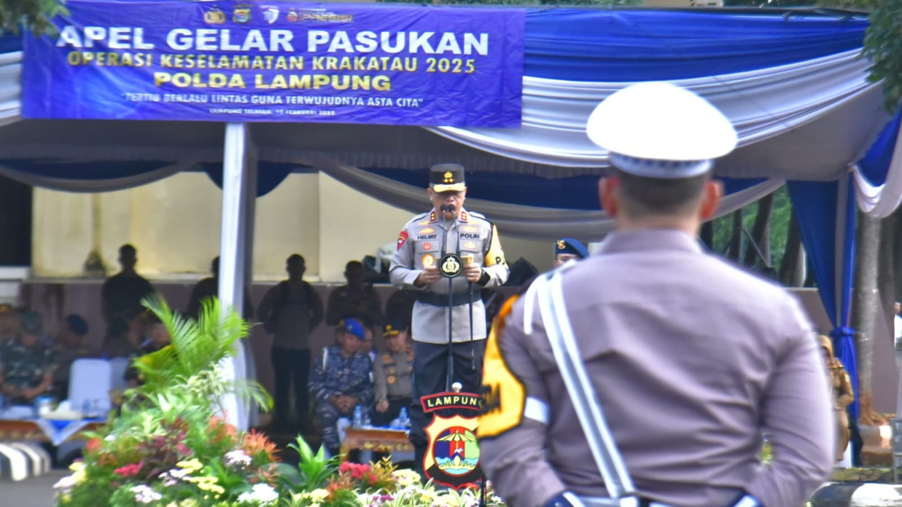 Kapolda Lampung memimpin apel Operasi Keselamatan Krakatau 2025