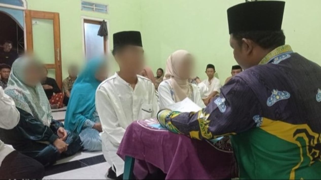 Pernikahan pasangan pelajar usai kepergok mesum.