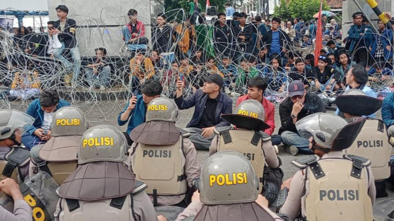 BEM dari berbagai universitas di Lampung menggelar aksi demo.