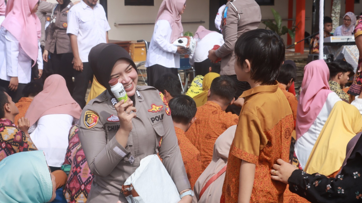 Polres Lampung Selatan gelar program MBG di Sekolah Luar Biasa.