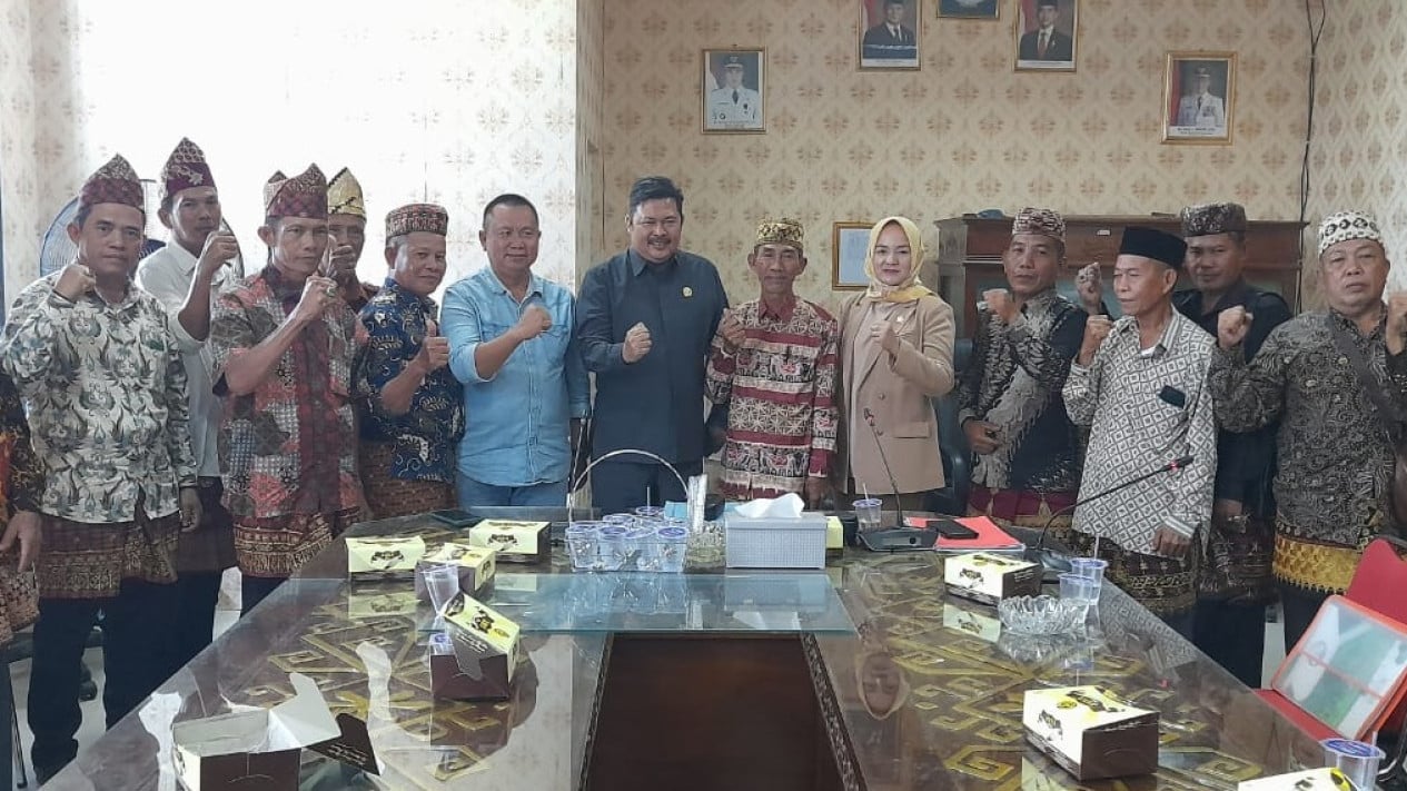 Penyimbang Adat Tiyuh Langan Ratu audiensi dengan DPRD Pesawaran