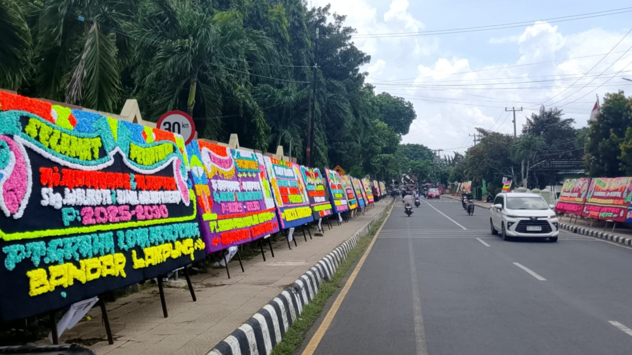 Papan bunga ucapan pelantikan Wali Kota Metro.