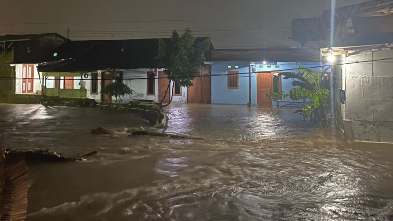 Banjir Rendam Rumah Warga di Kalibalau Kencana.