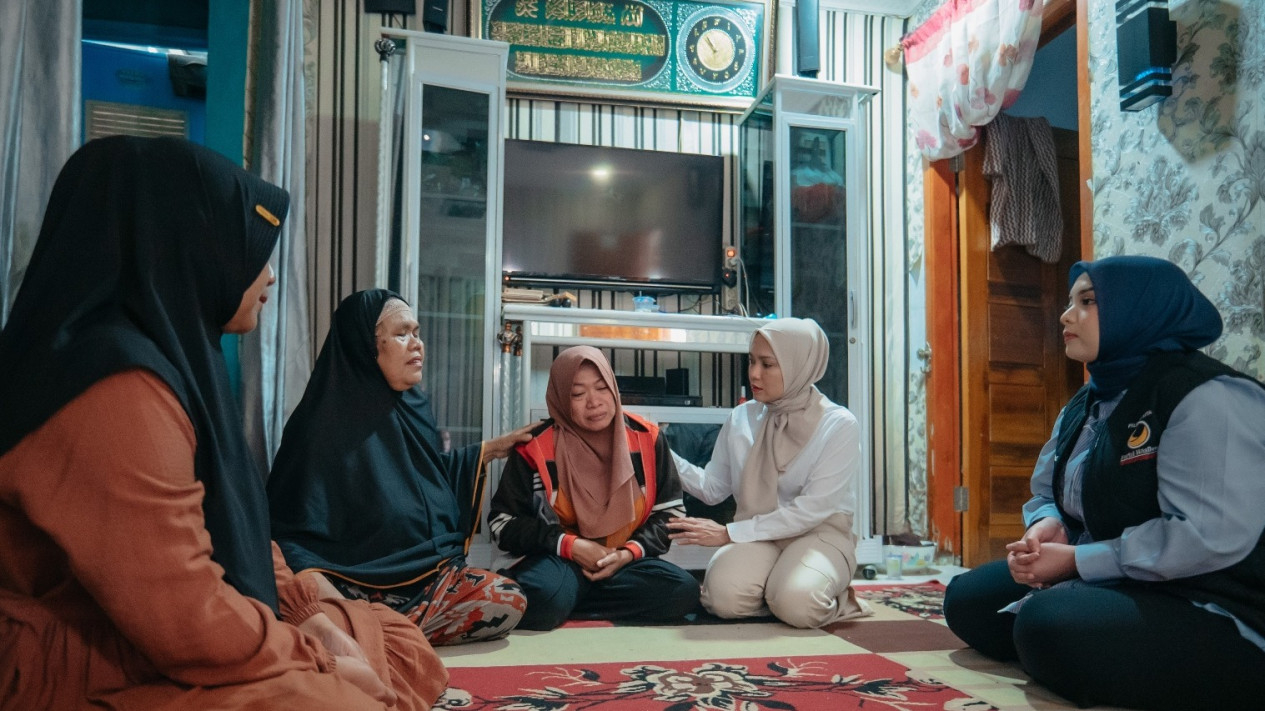 Ketua TP PKK Lampung, Purnama Wulan Sari (baju putih).