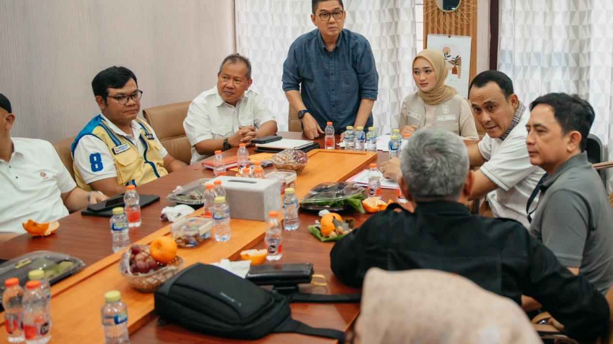 Wagub Lampung, Jihan Nurlela memimpin rapat penanganan banjir.