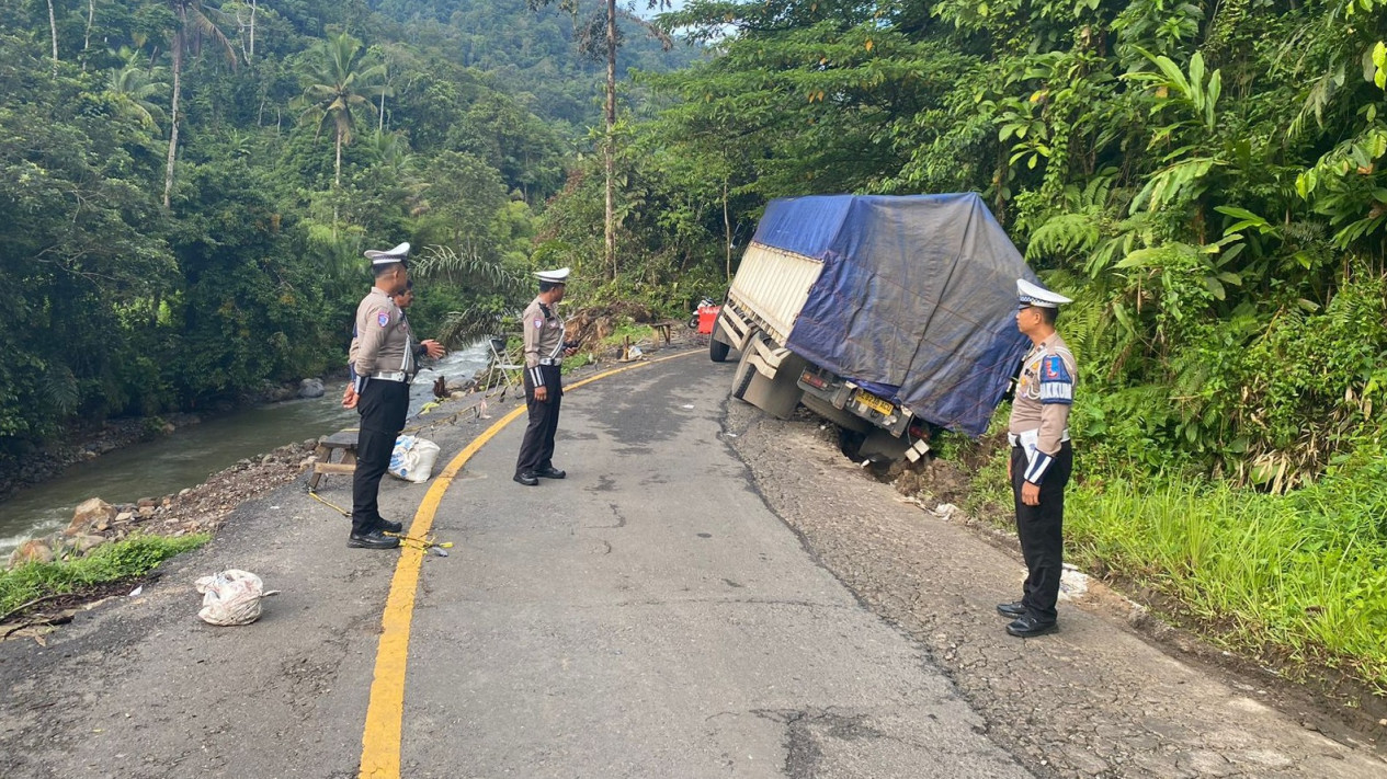 Personel Satlantas Polres Lampung Barat.