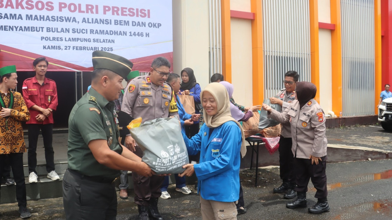 Polres Lampung Selatan gelar bakso bersama.