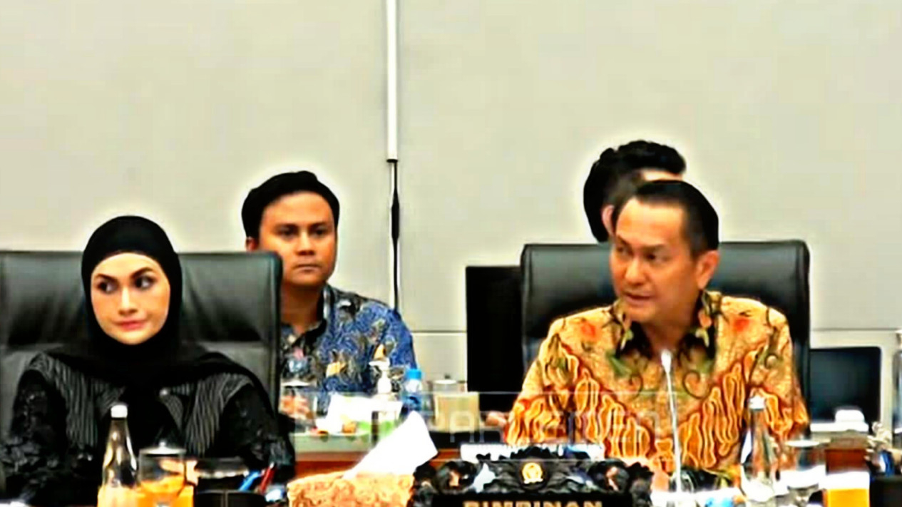 Rapat yang dipimpin oleh Ketua Komisi XII DPR RI