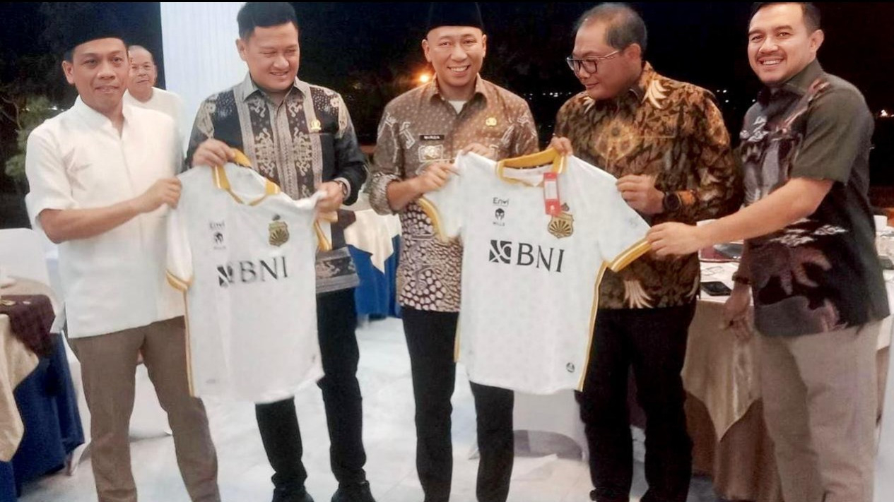 Gubernur Lampung Rahmat Mirzani bersama Pengurus Bhayangkara FC.