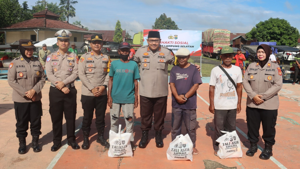 Polres Lampung Selatan gelar bakti sosial ke tukang becak.