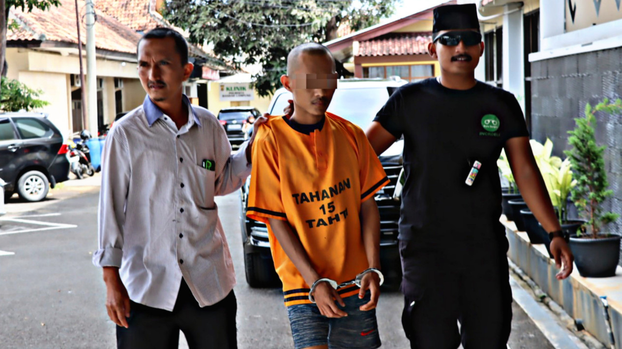 Pelaku saat digiring polisi
