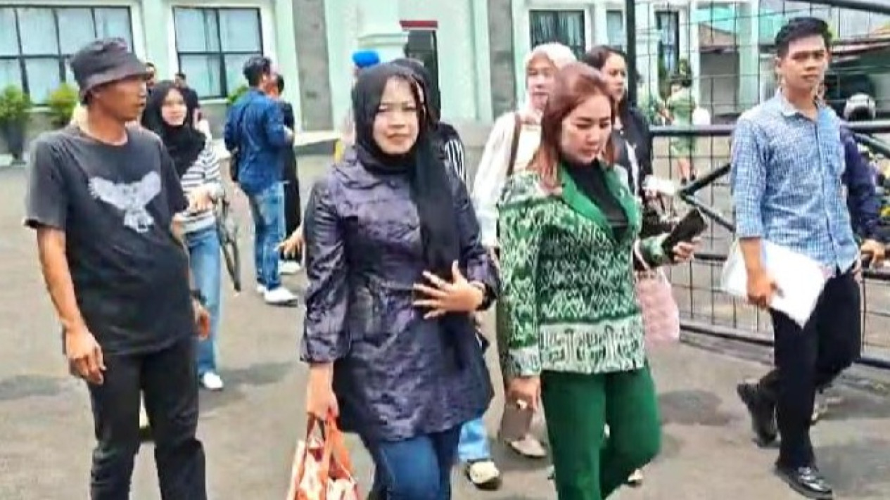 keluarga tiga polisi gugur di Way Kanan datangi denpom Lampung