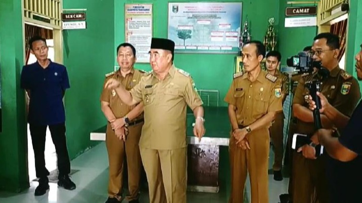 Bupati Tanggamus Saleh Asnawi, murka sidak kecamatan.