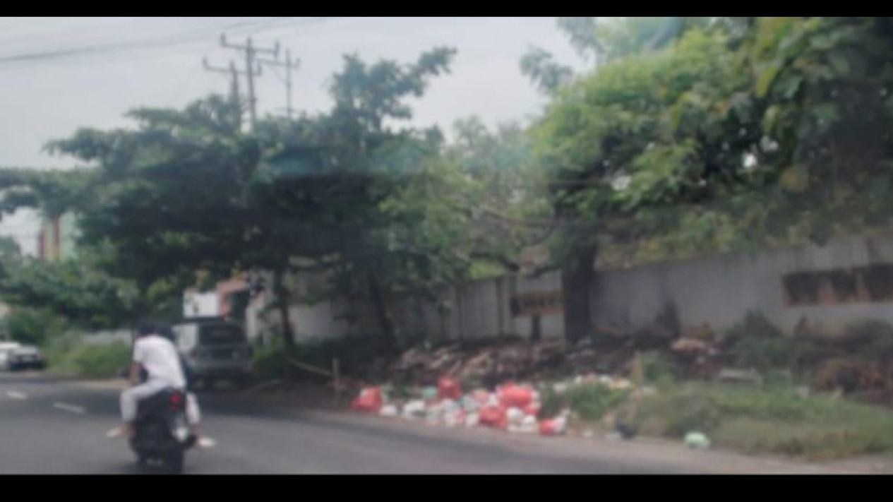 Sampah di Jalan Dr Warsito, Teluk Betung Utara, Bandar Lampung.