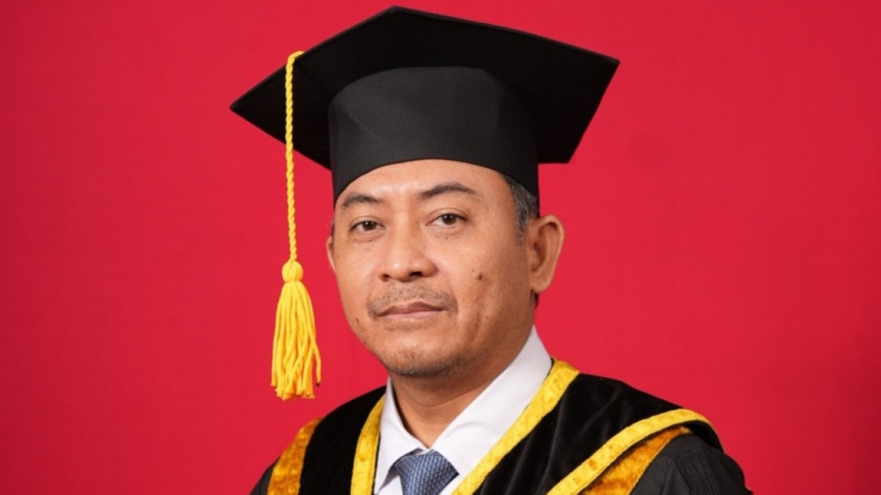 Prof. Dr. H. Yusuf Baihaqi, Lc., MA., sebagai guru besar Ilmu Tafsir.