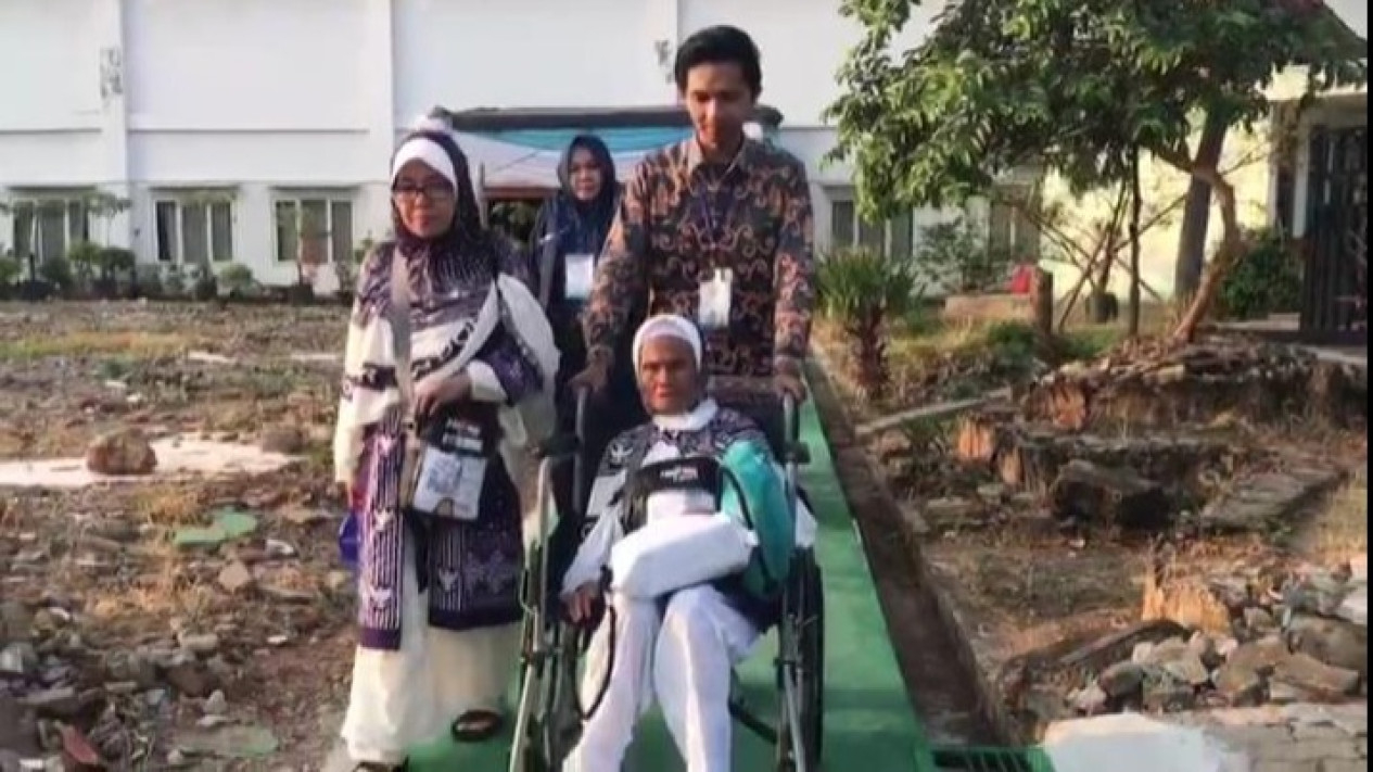Sutiah, jemaah haji tertua berusia 107 tahun asal Lampung tahun 2025.