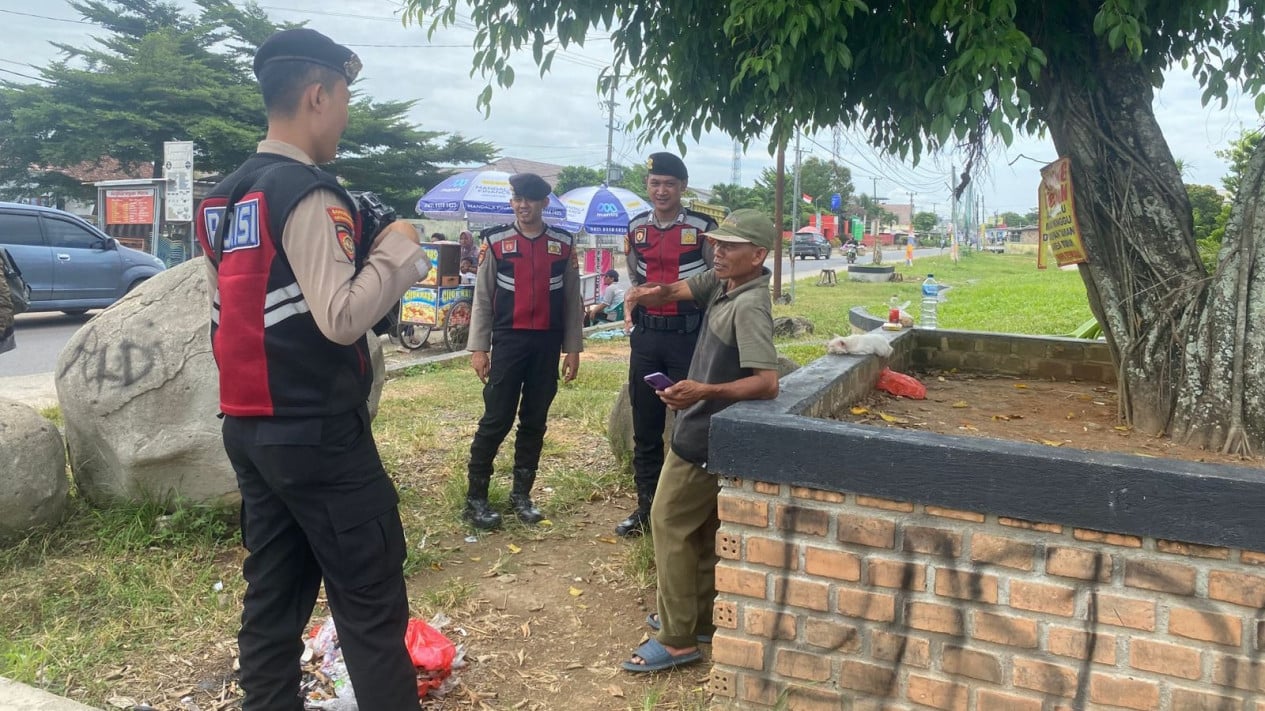 Samapta Polres Tulang Bawang menggelar patroli di titik rawan.