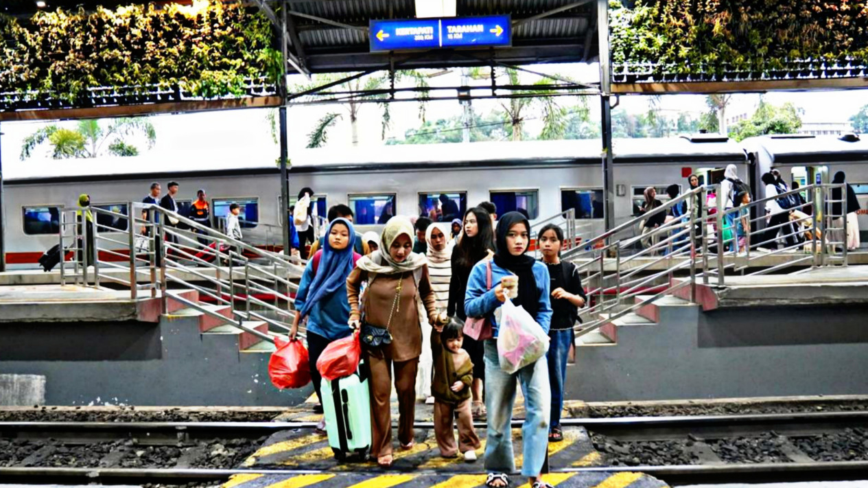 Suasana di stasiun tanjungkarang