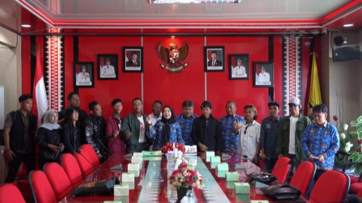 Wali Kota Eva Dwiana berangkatkan 7 seniman mural ke Tanah Suci.