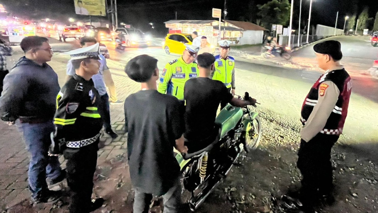 Polres Pesawaran lakukan patroli malam hari.