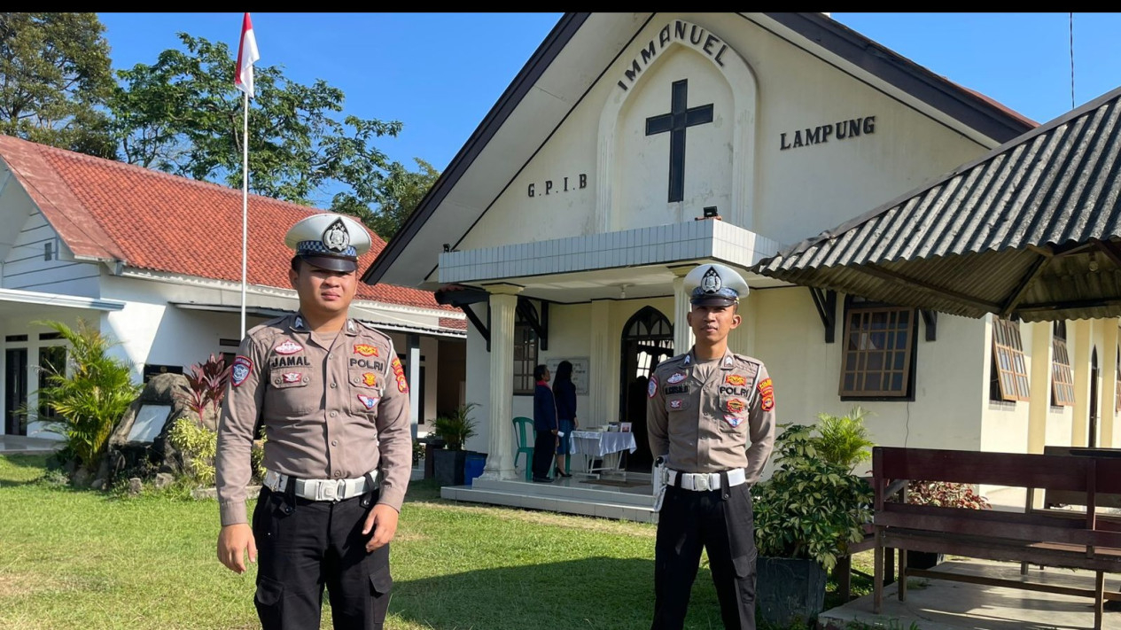 Satlantas Polres Pesawaran Amankan Gereja GPIB Immanuel.