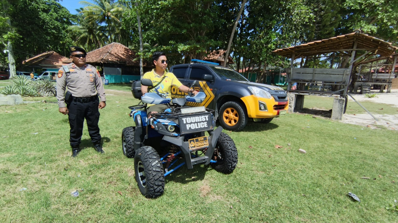 Polisi Turis di Pesisir Barat