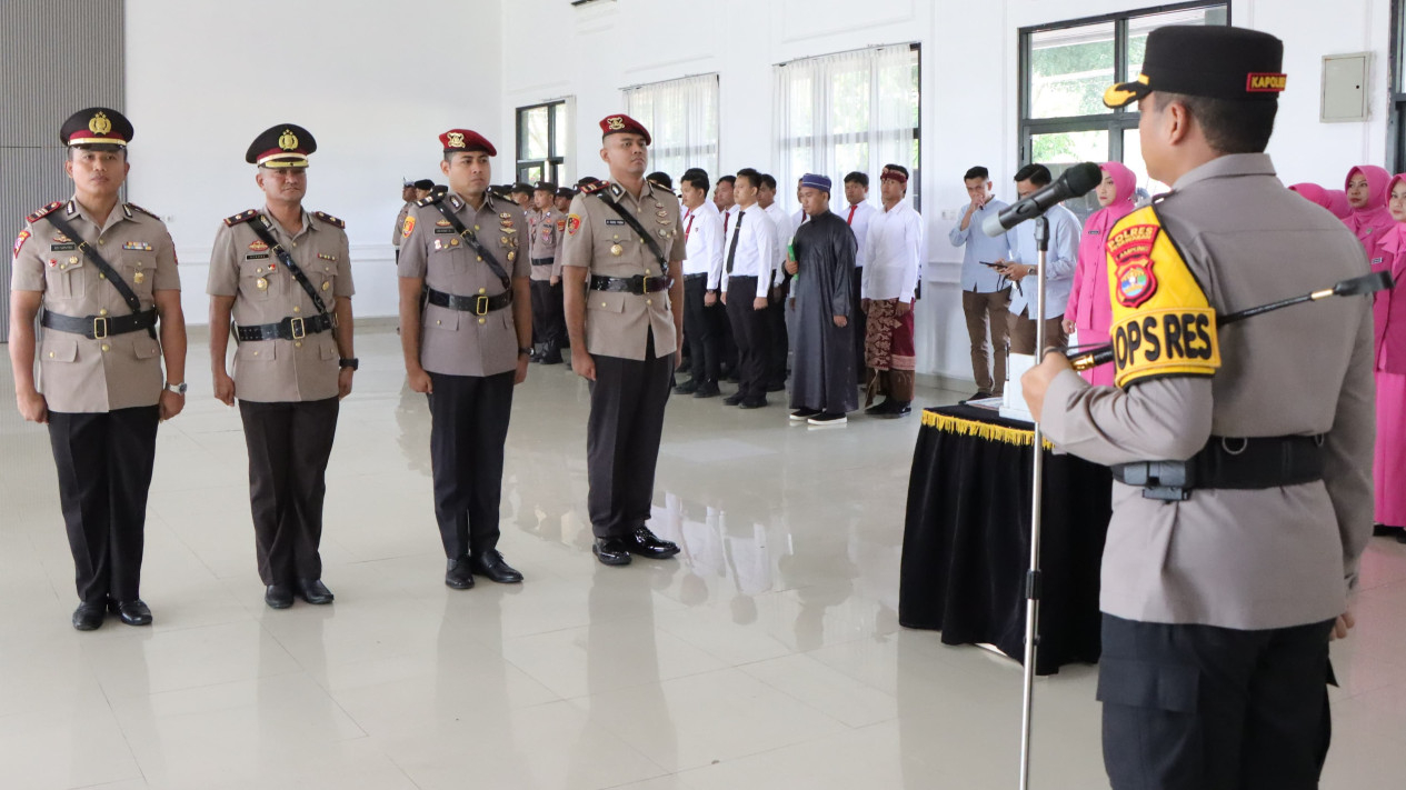 Kapolres Pesawaran pimpin sertijab Kabag Ops dan Kasat Reskrim.