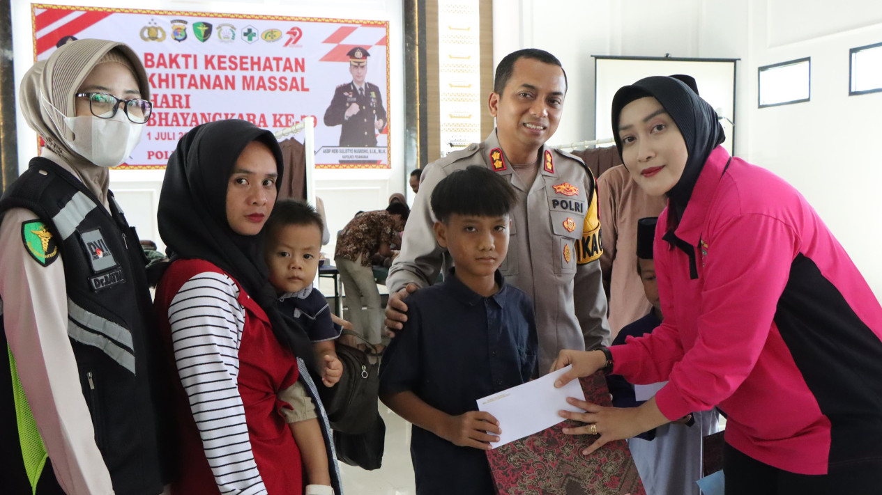 Polres Pesawaran gelar khitanan massal gratis.