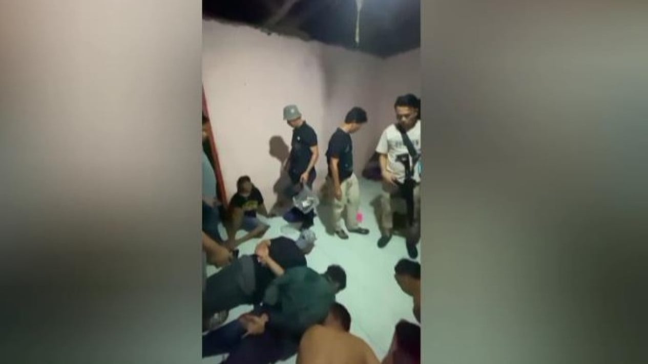 Polres Lampung Tengah grebek pesta sabu di kamar kontrakan.