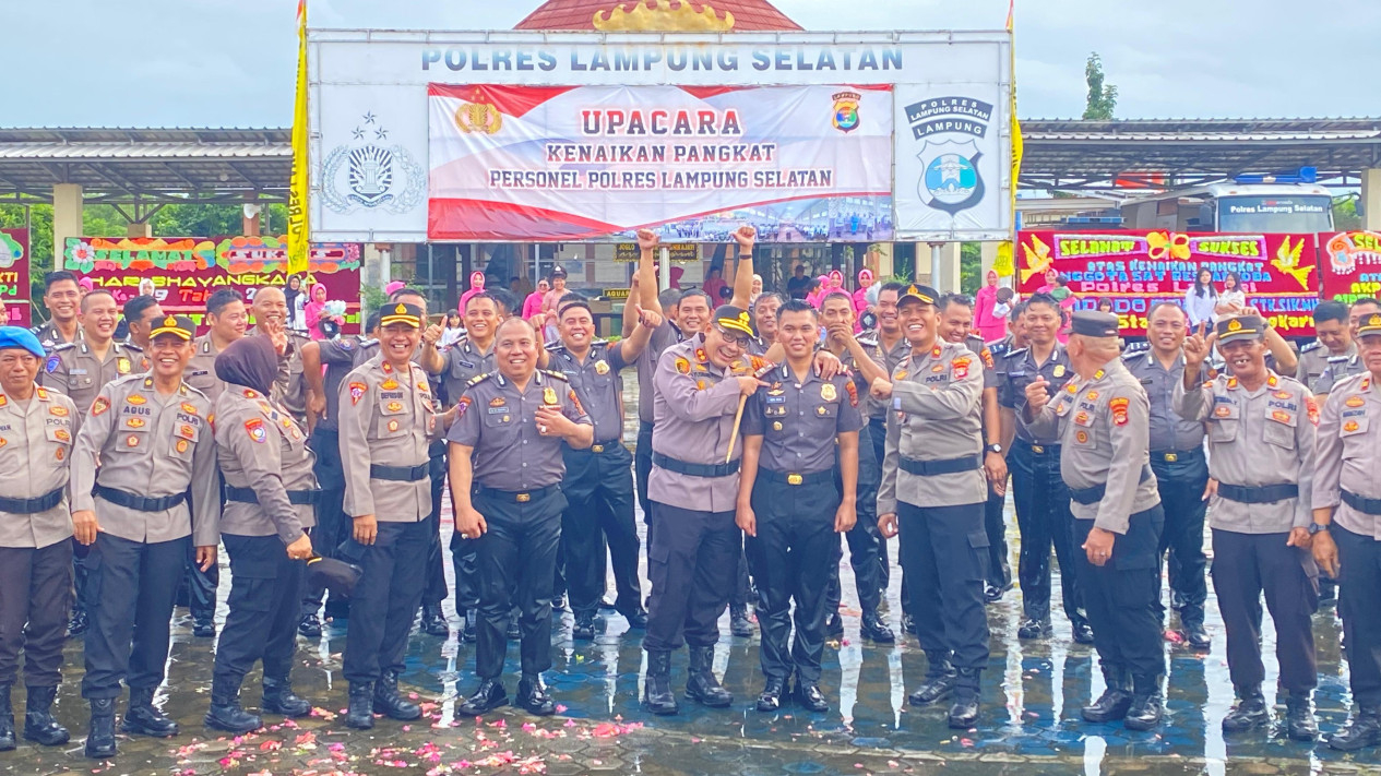 Upacara kenaikan pangkat personel Polres Lampung Selatan.