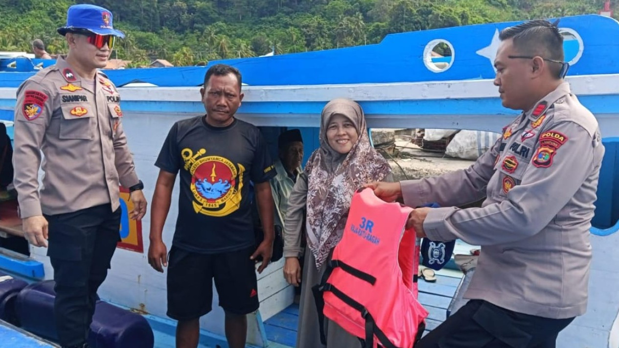 Satpolair Polres Pesawaran imbauan keselamatan berlayar.