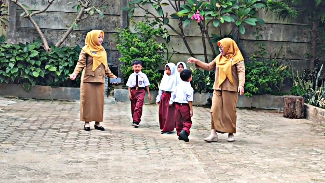 Kelima siswa saat MPLS