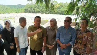 Ketua Komisi 3 DPRD Pesawaran, Fahmi Falevi. Ketua Komisi 3 DPRD Pesawaran, Fahmi Falevi.