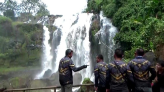 Keindahan Curup Gangsa di Kabupaten Way Kanan, Lampung. Keindahan Curup Gangsa di Kabupaten Way Kanan, Lampung.