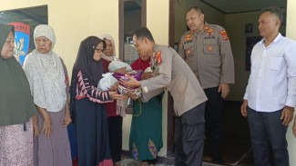 Pererat Hubungan, Sat Polairud Polres Lampung Selatan Beri Bantuan dan Jalin Silaturahmi dengan Warga Pesisir