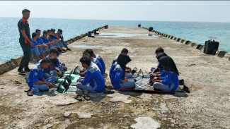 Siswa SMK Negeri 1 Pulau Tabuan Laksanakan ANBK di Pinggir Pantai Demi Masa Depan Pendidikan