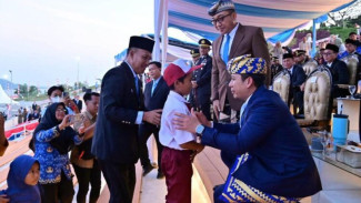 Bupati Lampung Selatan Beri Beasiswa Penuh untuk Raihan, Siswa SD yang Panjat Tiang Bendera