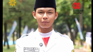 Bangga! Pelajar Asal Lampung Bertugas sebagai Petugas Penurunan Bendera di Istana Merdeka