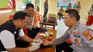 Dokkes Polres Tulang Bawang Gelar Pelayanan Kesehatan Keliling Gratis di Mapolsek Penawartama